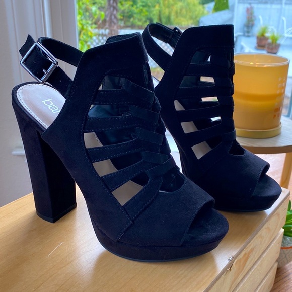 Suede black heels 💞 - Picture 3 of 4